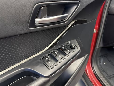 Used 2018 Toyota C-HR XLE FWD image 11