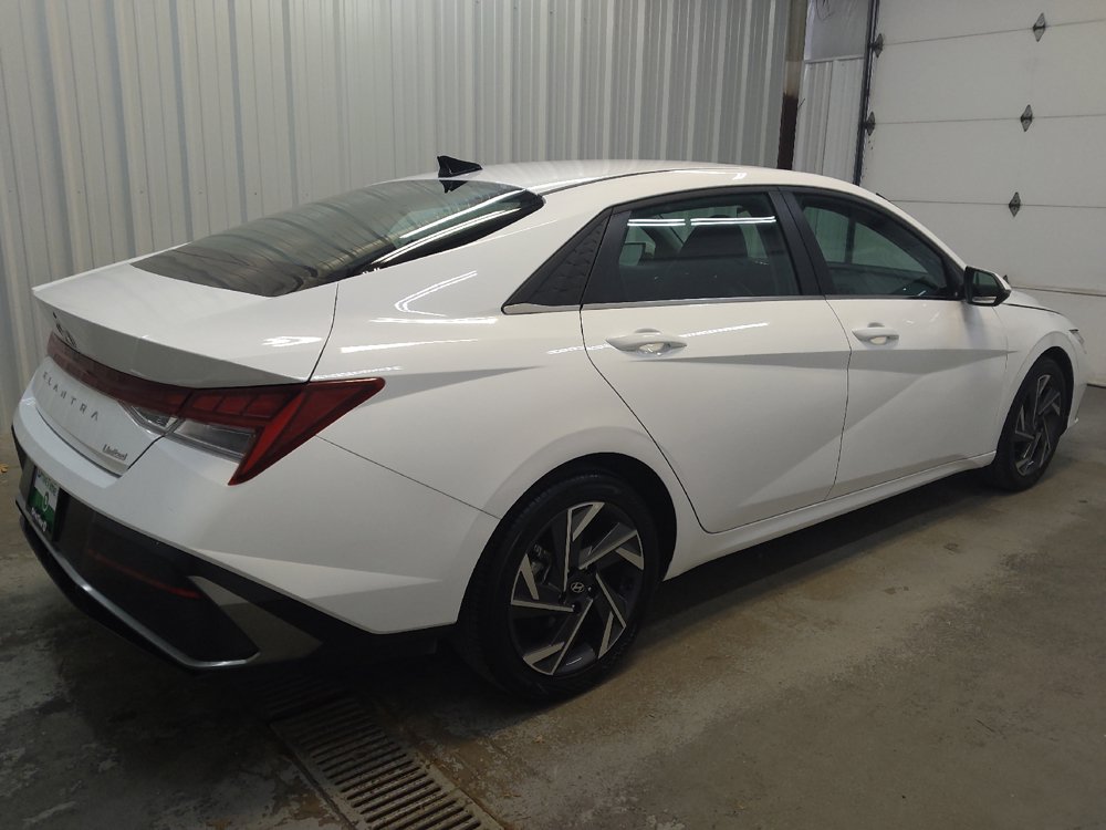 Used 2025 Hyundai Elantra Limited FWD image 10