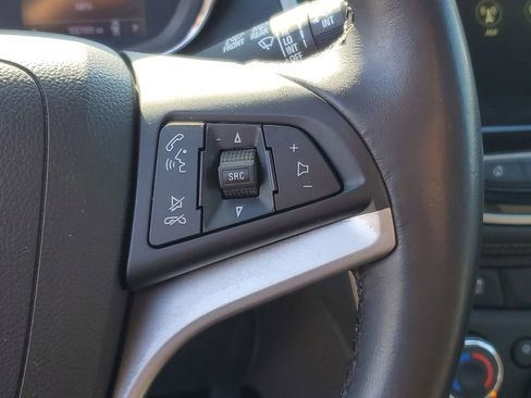 Used 2019 Chevrolet Trax LT w/ LT Convenience Package image 14