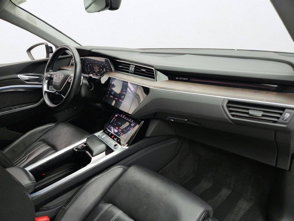 Used 2019 Audi e-tron Prestige w/ Prestige Package AWD/4WD image 29