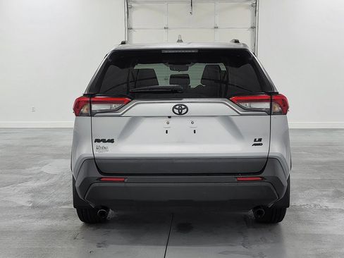 Used 2021 Toyota RAV4 LE image 8