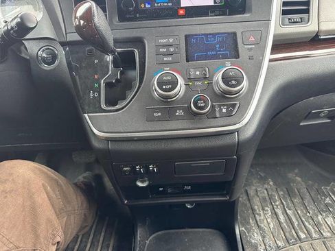 Used 2015 Toyota Sienna Limited Premium AWD/4WD image 39