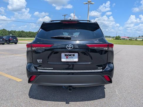 Used 2022 Toyota Highlander XLE FWD image 4
