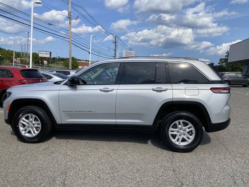 Certified 2023 Jeep Grand Cherokee Laredo AWD/4WD image 7