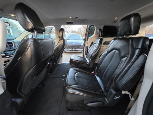Used 2020 Chrysler Voyager Lxi image 16
