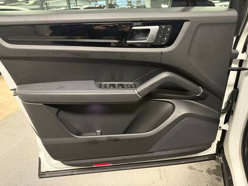 Used 2023 Porsche Cayenne image 8