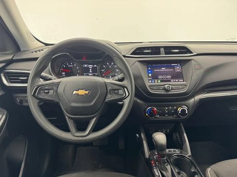 Used 2023 Chevrolet TrailBlazer LT FWD image 3