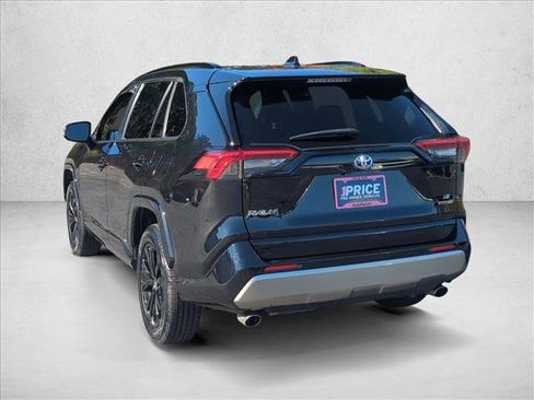 Used 2023 Toyota RAV4 SE image 7