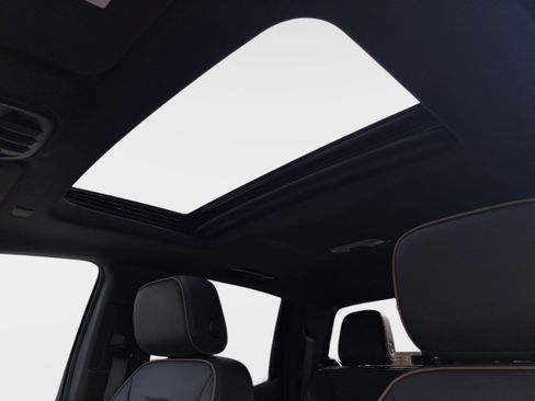 Used 2025 GMC Canyon Denali w/ LPO, Denali Black Edition image 27