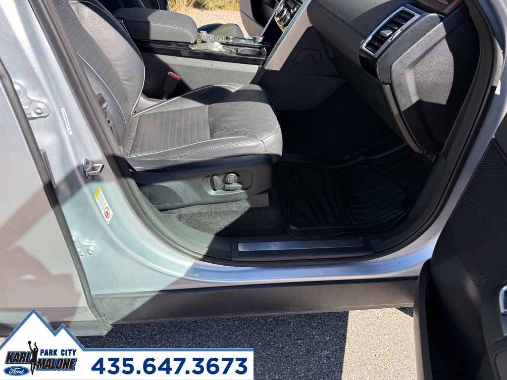 Used 2017 Land Rover Discovery HSE AWD/4WD image 42
