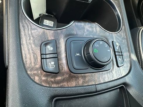 Used 2022 GMC Acadia Denali w/ Denali Ultimate Package AWD/4WD image 13