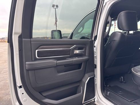 Used 2026 RAM 2500 Laramie AWD/4WD image 23