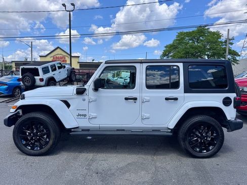 Used 2023 Jeep Wrangler Unlimited Sahara AWD/4WD image 4