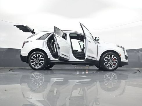 Used 2024 Cadillac XT5 Sportv w/ Technology Package AWD/4WD image 33