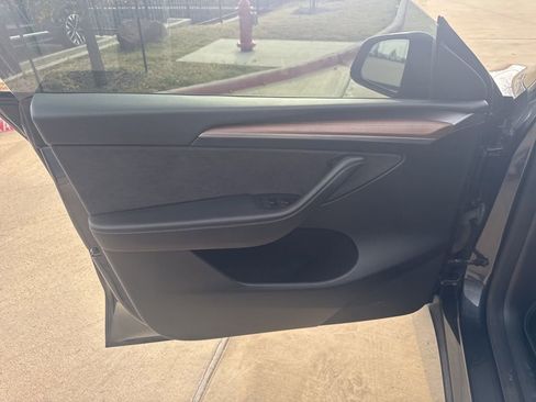 Used 2024 Tesla Model Y Long Range image 5