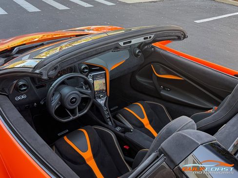 Used 2022 McLaren 720S Spider image 2