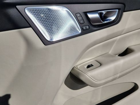 New 2026 Volvo XC60 B5 Ultra w/ Climate Package image 21