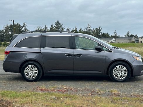 Used 2016 Honda Odyssey LX image 3