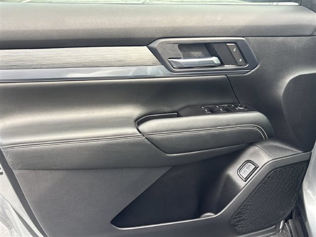 Used 2025 GMC Terrain Elevation w/ Elevation Premium Package AWD/4WD image 22