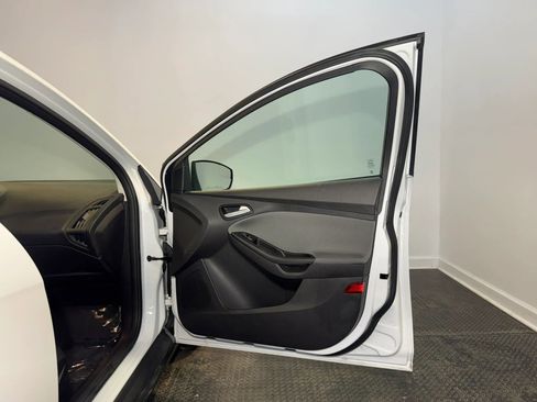 Used 2014 Ford Focus SE FWD image 23