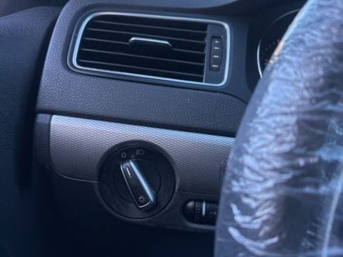 Used 2017 Volkswagen Jetta S image 16