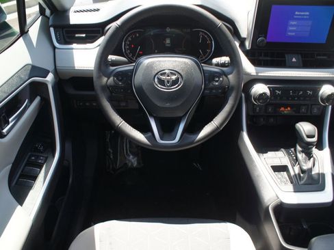 Used 2025 Toyota RAV4 XLE w/ Convenience Package FWD image 5