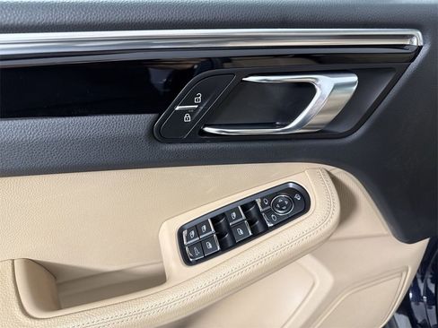 Certified 2022 Porsche Macan image 34