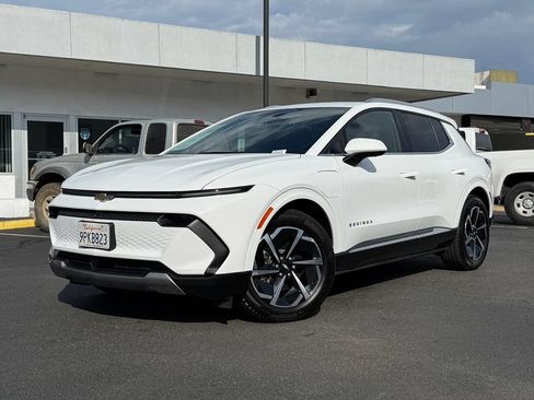 Used 2024 Chevrolet Equinox EV LT FWD image 2
