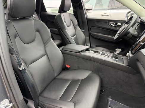Used 2020 Volvo XC60 T6 Momentum image 28