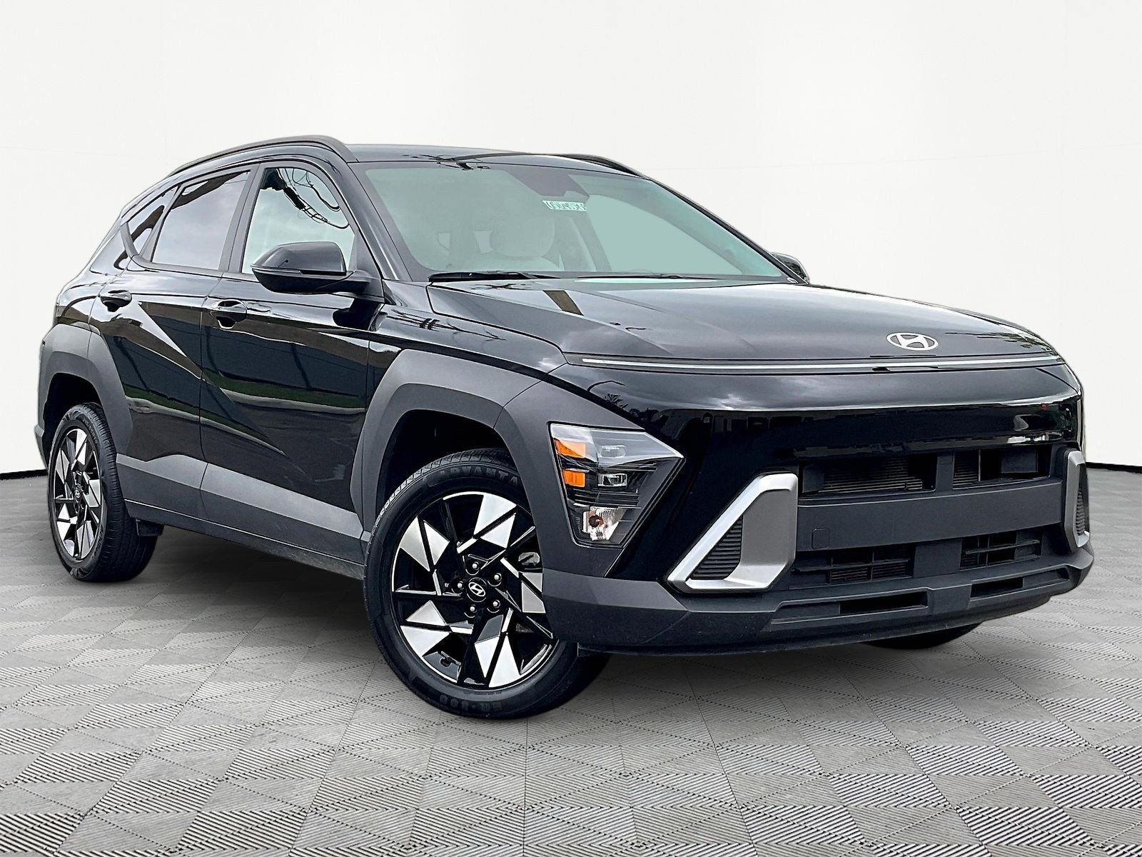 Used 2025 Hyundai Kona SEL AWD/4WD image 3