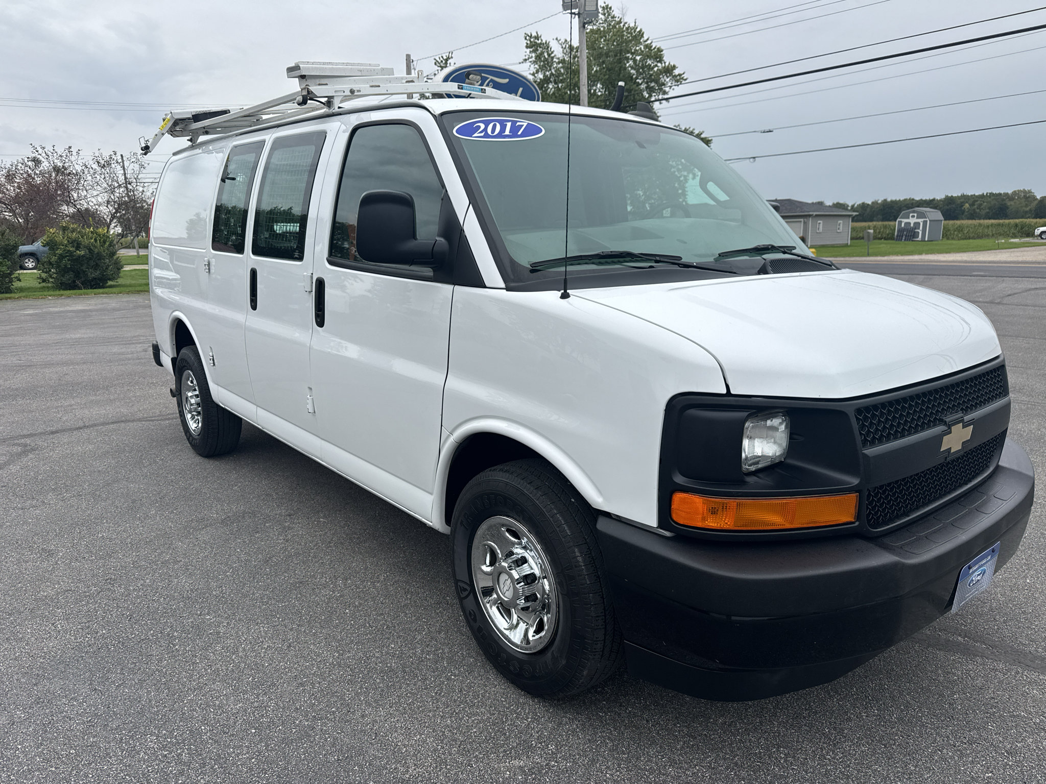 Used 2017 Chevrolet Express 2500 RWD image 3