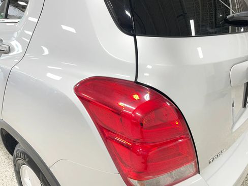 Used 2017 Chevrolet Trax LT w/ LT Convenience Package FWD image 8