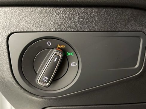 Used 2023 Volkswagen Tiguan SE image 20