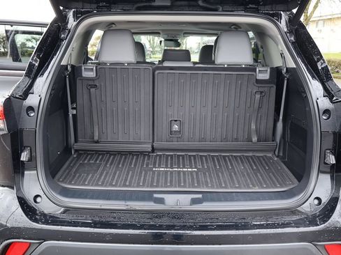 Used 2022 Toyota Highlander Limited image 29