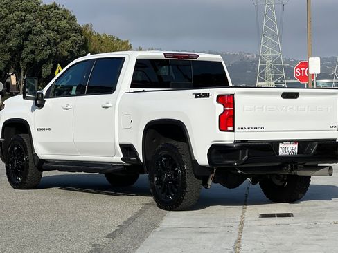 Used 2025 Chevrolet Silverado 2500 LTZ w/ LTZ Plus Package image 6