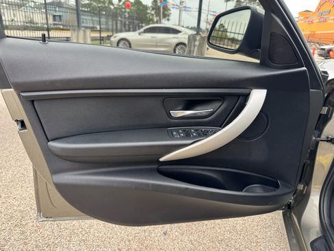 Used 2017 BMW 320i Sedan image 17