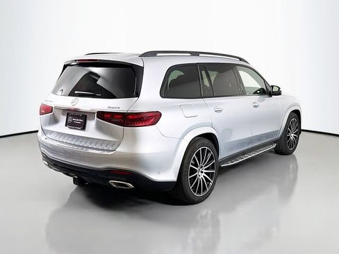 Used 2025 Mercedes-Benz GLS 580 4MATIC image 7
