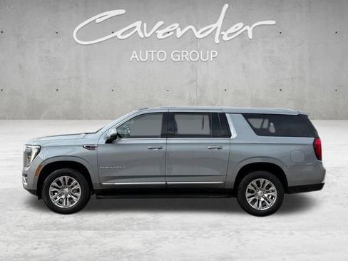 Used 2025 GMC Yukon XL Denali AWD/4WD image 13