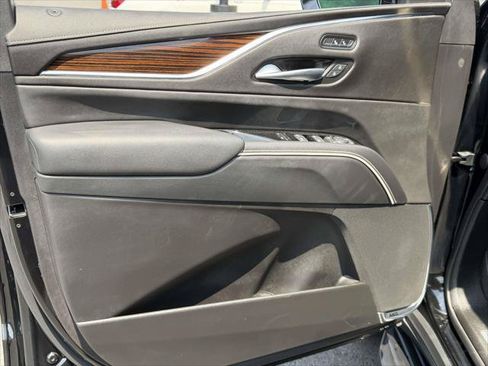 Used 2023 Cadillac Escalade ESV Luxury AWD/4WD image 18
