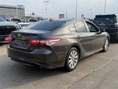 Used 2019 Toyota Camry LE image 5
