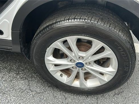 Used 2019 Ford Escape SE image 32