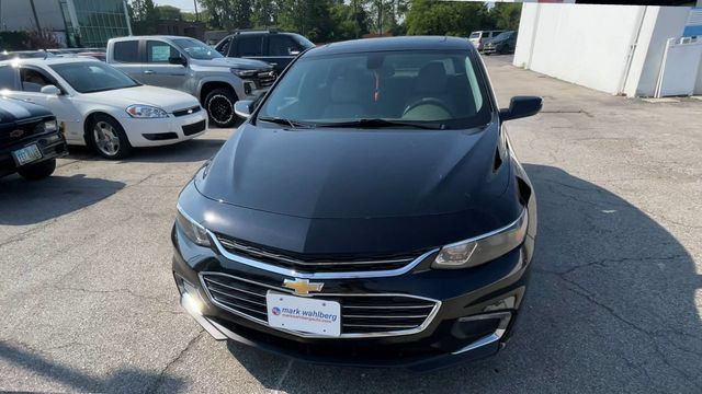 Used 2018 Chevrolet Malibu LT w/ Leather Package FWD image 5