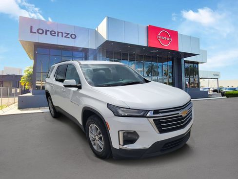 Used 2023 Chevrolet Traverse LT FWD image 3