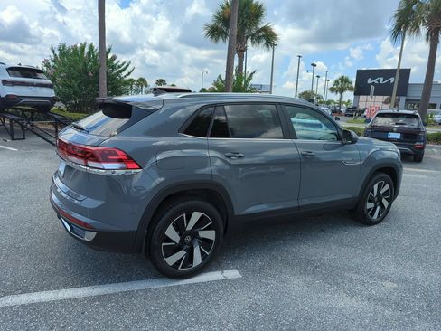 New 2026 Volkswagen Atlas Cross Sport SE FWD image 5