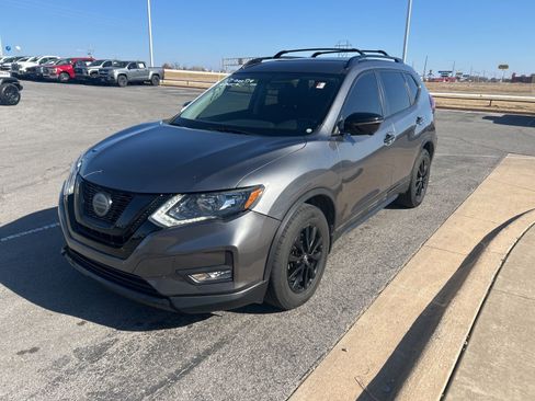 Used 2018 Nissan Rogue SV w/ Premium Package image 1