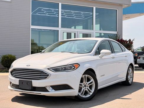Used 2018 Ford Fusion SE w/ Equipment Group 602A FWD image 4