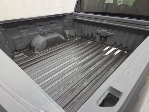 Used 2023 Chevrolet Silverado 1500 LT AWD/4WD image 5