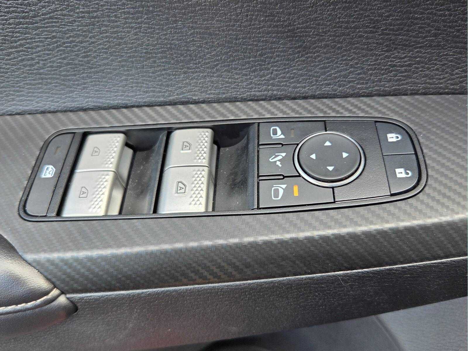 Used 2024 Mitsubishi Outlander SE AWD/4WD image 34
