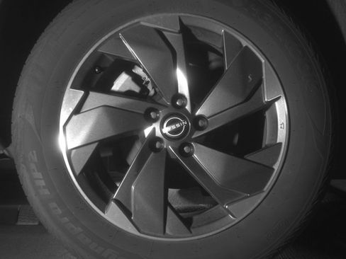 Used 2025 Nissan Rogue SV AWD/4WD image 18
