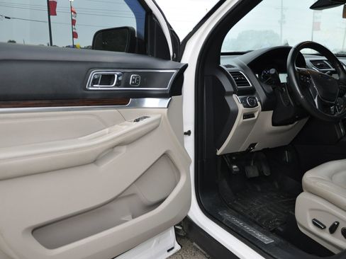 Used 2018 Ford Explorer Limited w/ Equipment Group 301A image 11